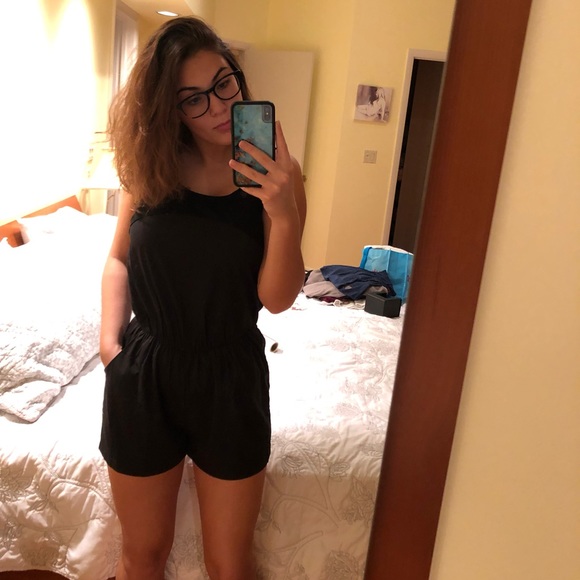 A cute black romper - Picture 2 of 5